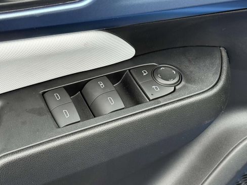 New 2026 Chevrolet Equinox EV LT image 17