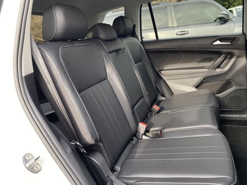 Used 2023 Volkswagen Tiguan SE image 34