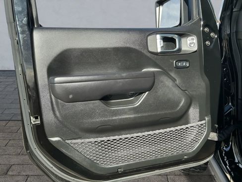 Used 2021 Jeep Gladiator Sport image 9