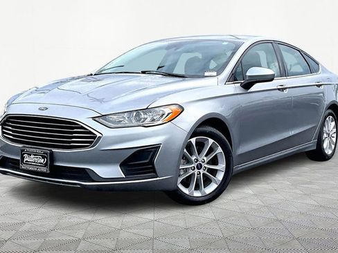 Used 2020 Ford Fusion SE image 1