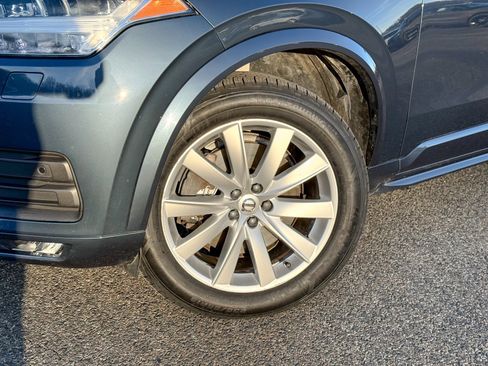 Used 2022 Volvo XC90 T5 Momentum w/ Climate Package image 10