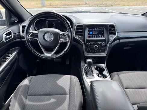 Used 2020 Jeep Grand Cherokee Laredo image 5