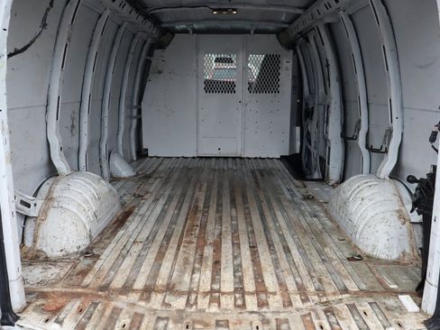 Used 2018 Chevrolet Express 2500 Extended image 4