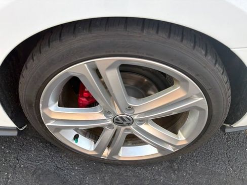 Used 2017 Volkswagen Jetta GLI FWD image 28