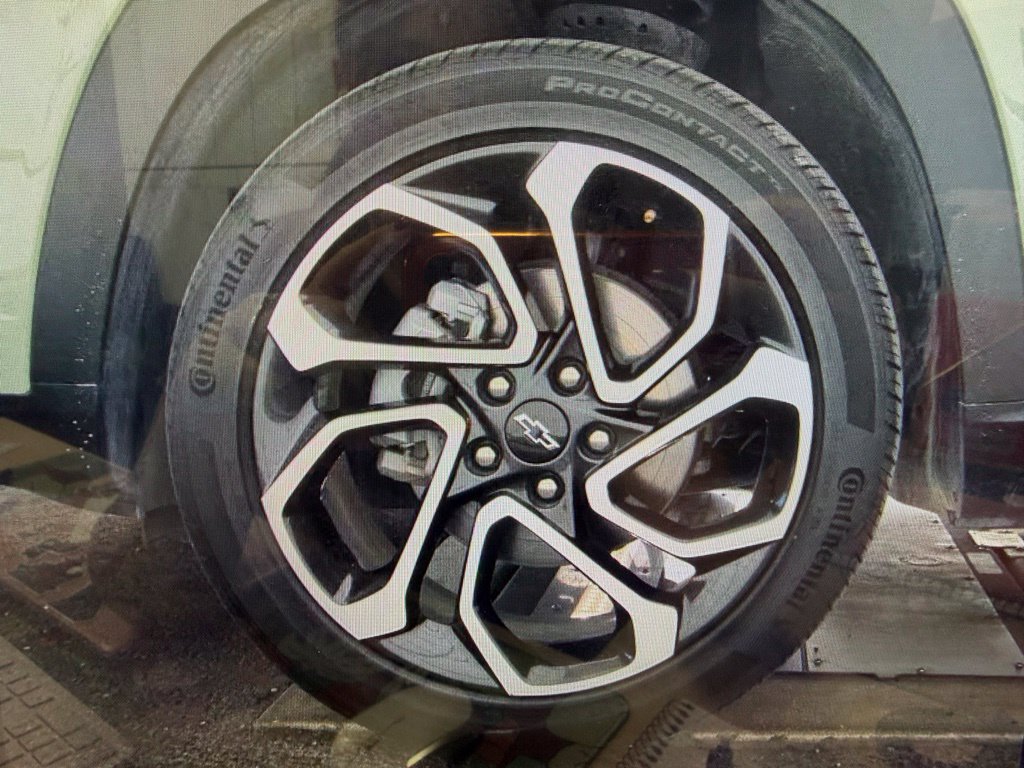 Used 2024 Chevrolet Trax RS FWD image 14