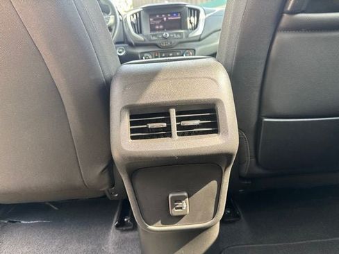 Used 2023 GMC Terrain SLE AWD/4WD image 18