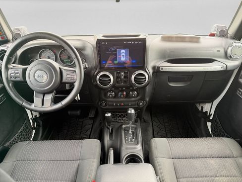 Used 2012 Jeep Wrangler Unlimited Sahara w/ Dual Top Group AWD/4WD image 18