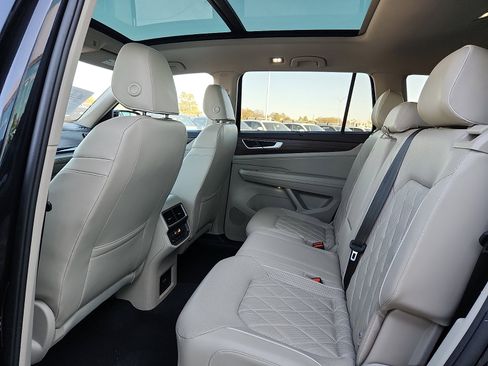 Used 2024 Volkswagen Atlas SEL Premium R-Line image 12