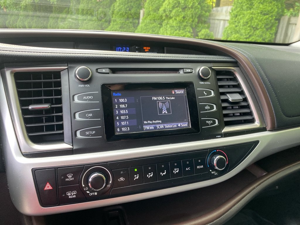 Used 2019 Toyota Highlander LE AWD/4WD image 12