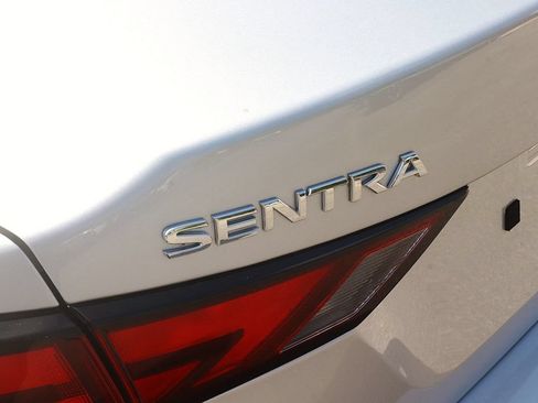 Used 2022 Nissan Sentra SV FWD image 9