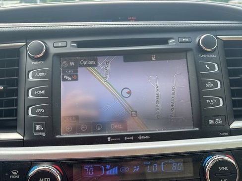 Used 2018 Toyota Highlander Limited Platinum FWD image 17