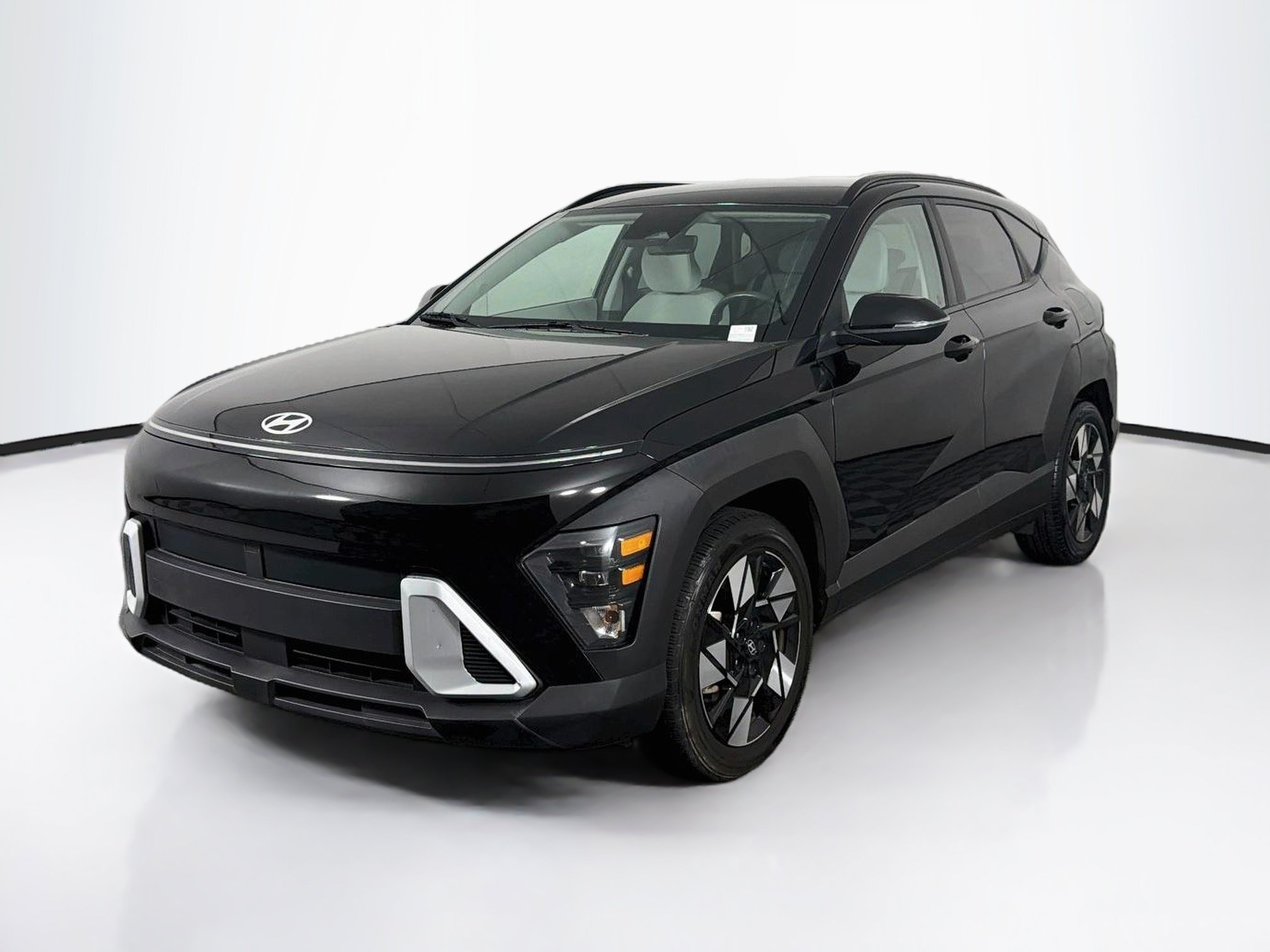 Used 2025 Hyundai Kona SEL FWD image 3