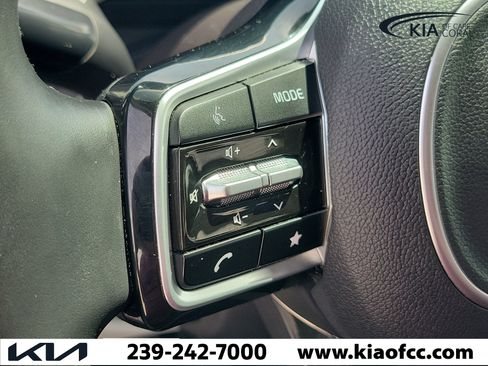 Used 2024 Kia Carnival LX FWD image 27