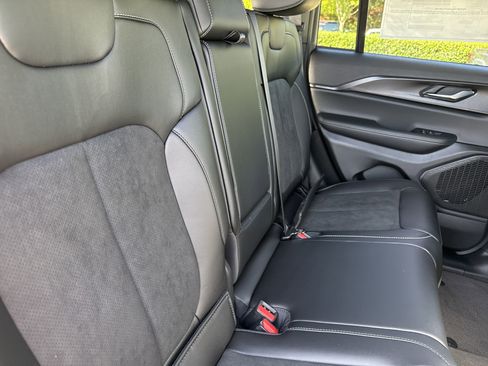 New 2025 Jeep Grand Cherokee Altitude image 16