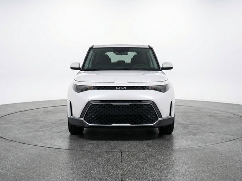 Used 2025 Kia Soul LX w/ LX Technology Package image 2