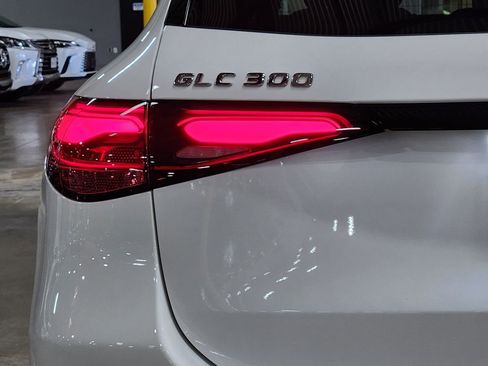 Used 2025 Mercedes-Benz GLC 300 4MATIC image 20