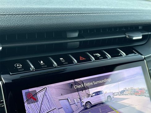 New 2025 Jeep Grand Cherokee Limited w/ Black Appearance Package image 32