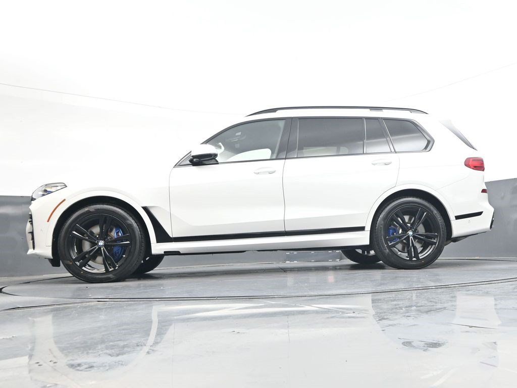 Used 2022 BMW X7 M50i AWD/4WD image 32