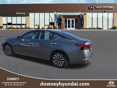Used 2025 Nissan Altima 2.5 SV FWD image 3