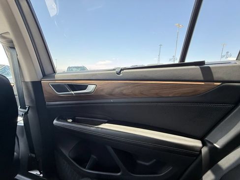 Used 2024 Volkswagen Atlas SE w/ Panoramic Sunroof Package FWD image 21
