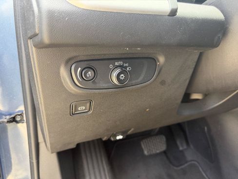 Used 2024 GMC Terrain SLE AWD/4WD image 9