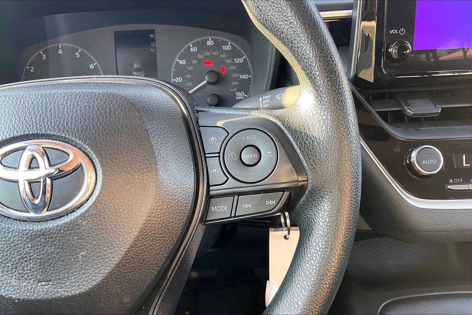 Used 2025 Toyota Corolla LE FWD image 23