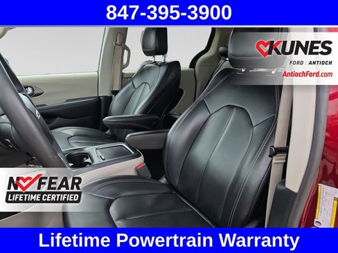 Used 2023 Chrysler Pacifica Touring-L FWD image 20