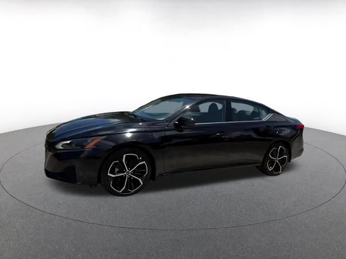 Used 2025 Nissan Altima 2.5 SR FWD image 8