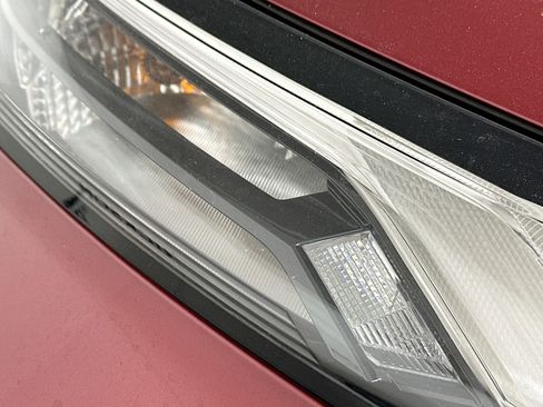 Used 2025 Nissan Rogue SL image 9