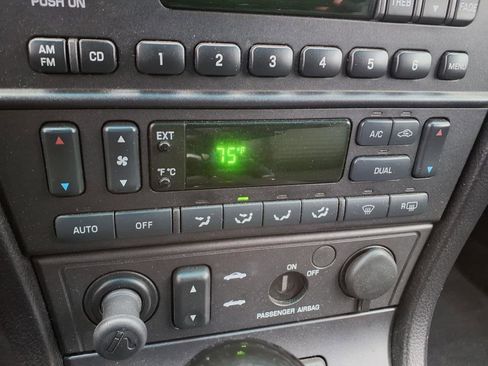 Used 2003 Ford Thunderbird Deluxe image 10