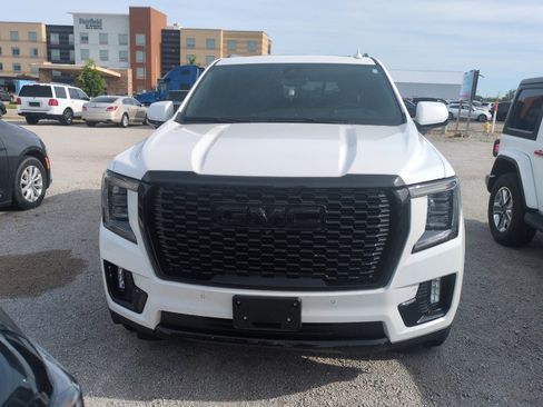 Used 2021 GMC Yukon Denali w/ Denali Premium Package AWD/4WD image 3