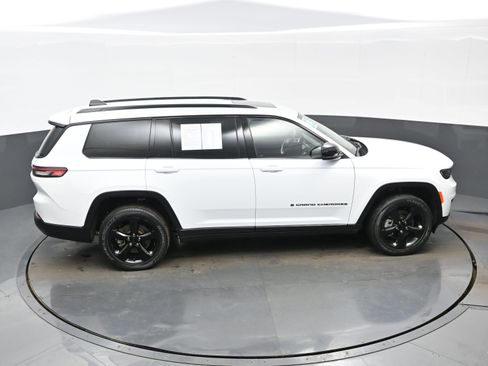 Used 2023 Jeep Grand Cherokee L Laredo image 38