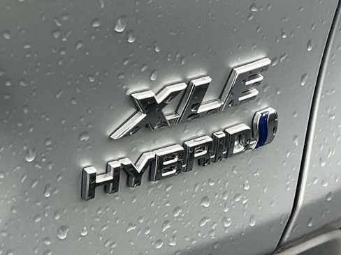 Used 2021 Toyota RAV4 XLE w/ Convenience Package AWD/4WD image 13