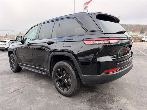 Used 2024 Jeep Grand Cherokee Altitude image 7