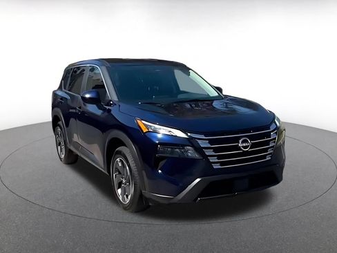 Used 2025 Nissan Rogue SV FWD image 3
