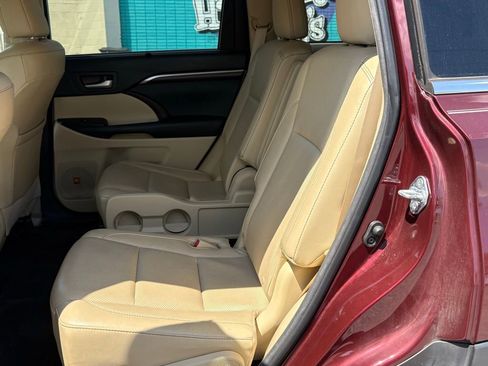 Used 2015 Toyota Highlander Limited w/ Driver Technology Package image 11