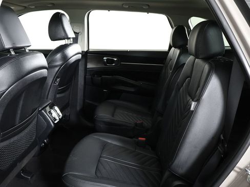 Used 2025 Kia Sorento AWD image 38