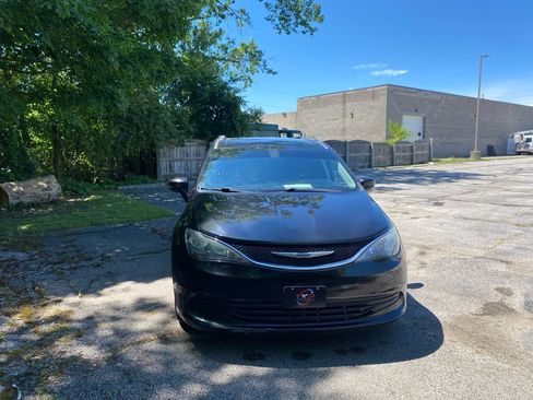 Used 2020 Chrysler Voyager Lxi FWD image 8