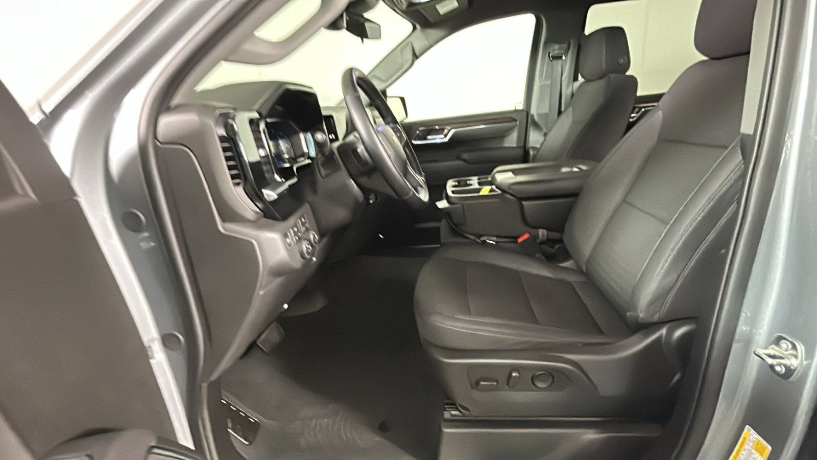 Used 2026 Chevrolet Silverado 1500 LT AWD/4WD image 13