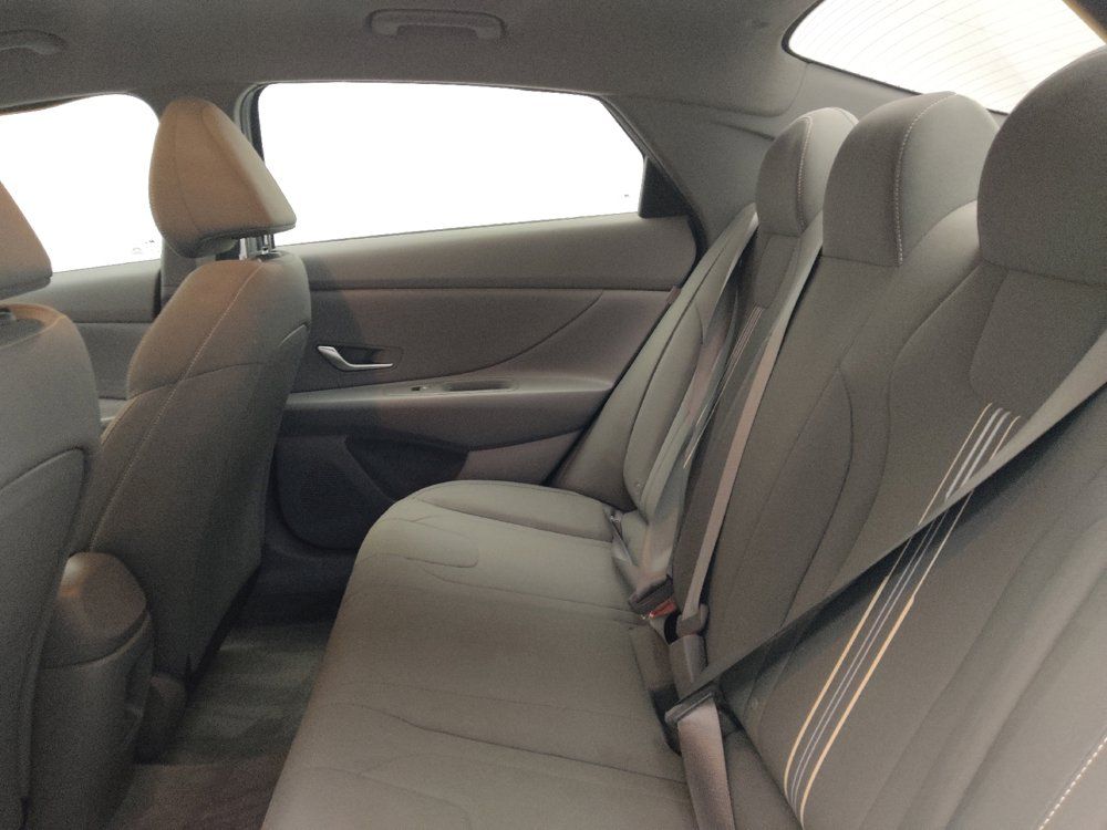 Used 2024 Hyundai Elantra SEL FWD image 18