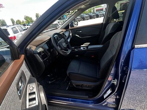 Used 2023 Nissan Rogue SV AWD/4WD image 7