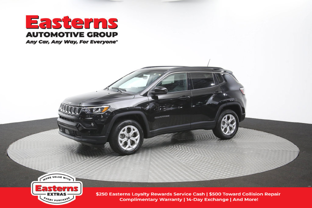 Used 2025 Jeep Compass Latitude w/ Sun & Sound Group AWD/4WD image 61