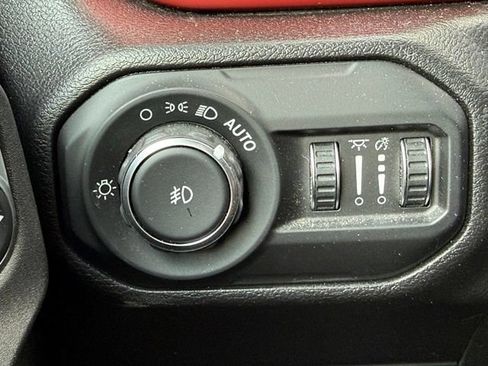 Used 2022 Jeep Wrangler Unlimited Rubicon w/ LED Lighting Group AWD/4WD image 24
