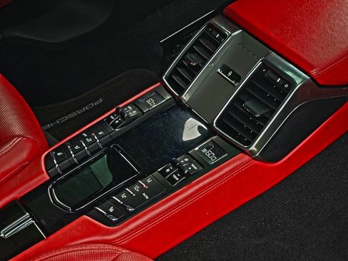 Used 2015 Porsche Panamera S image 23