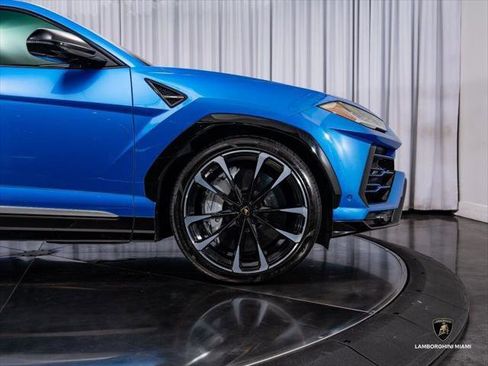 Used 2020 Lamborghini Urus AWD/4WD image 17