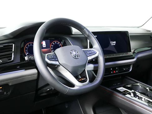 Certified 2024 Volkswagen Atlas Peak Edition SEL AWD/4WD image 10