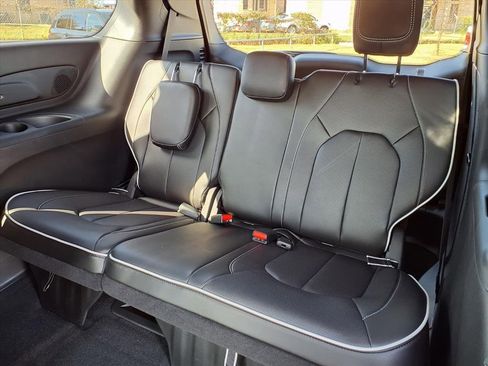 New 2026 Chrysler Pacifica Limited image 16