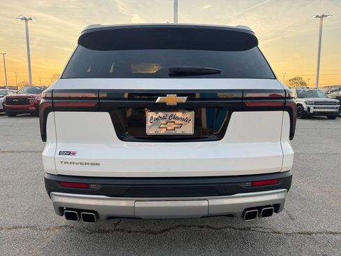 Used 2025 Chevrolet Traverse LT image 5