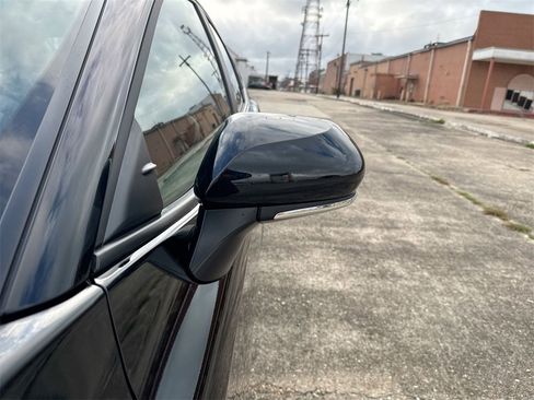 Used 2025 Toyota Camry SE image 11