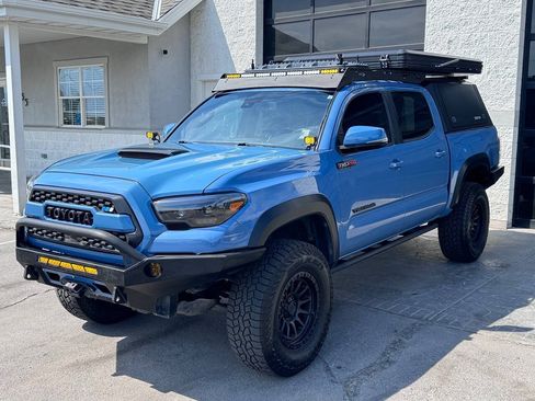 Used 2019 Toyota Tacoma TRD Off-Road AWD/4WD image 8